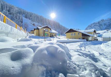 Himalayan Gems: Sonmarg, Pahalgam & Gulmarg from Jammu
