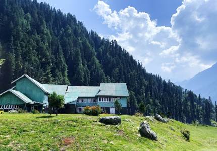 Chandigarh to Amritsar & Kashmir: 8-Days Heritage & Hills