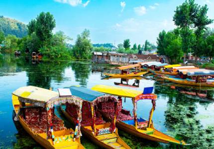Himalayan Majesty: 9-Days Jammu, Srinagar, Gulmarg, Sonmarg & Pahalgam Tour